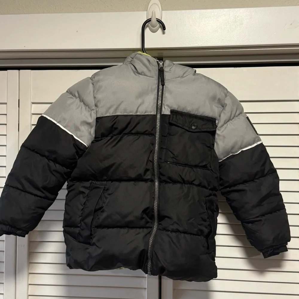 Boys size 5 iXtreme Outfitters Puffer Jacket, Neon Yellow Fleece Interior